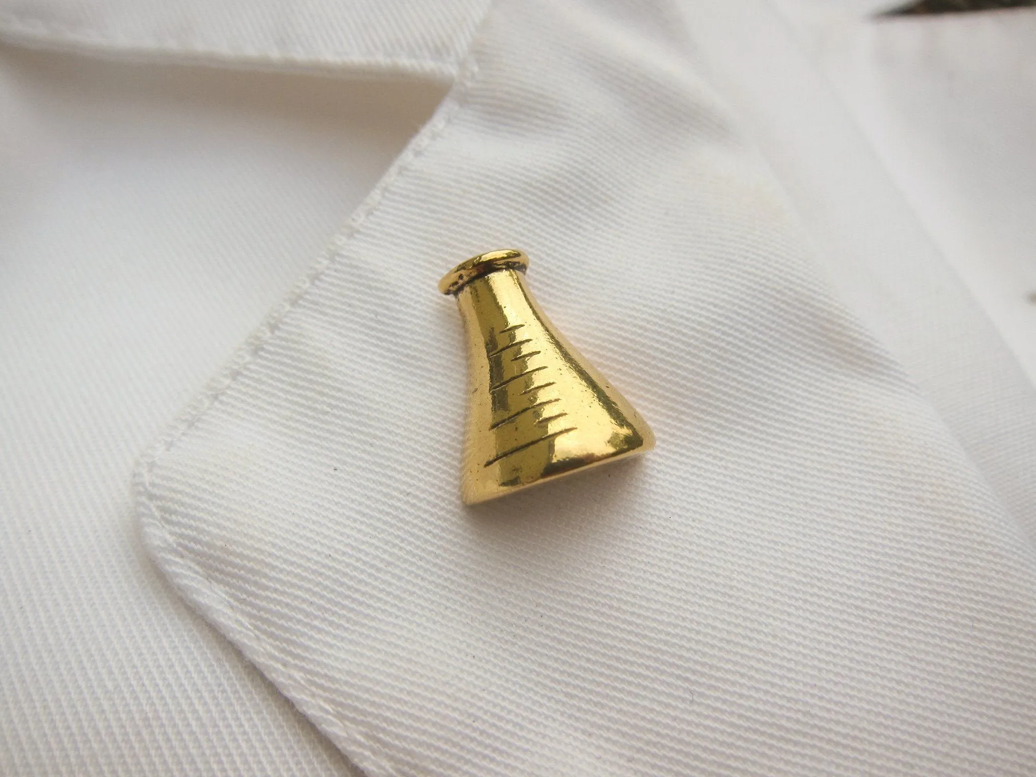 Flask Gold Lapel Pin