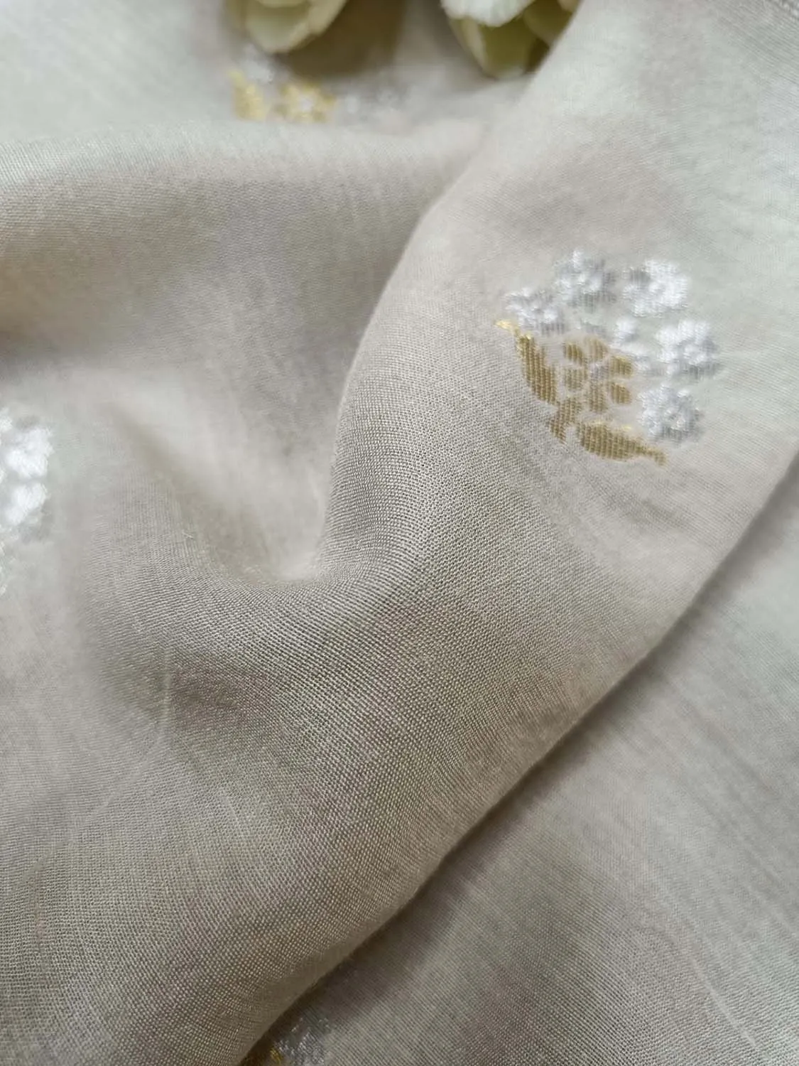 Luxurious Dyeable Banarasi Handloom Pure Moonga Silk