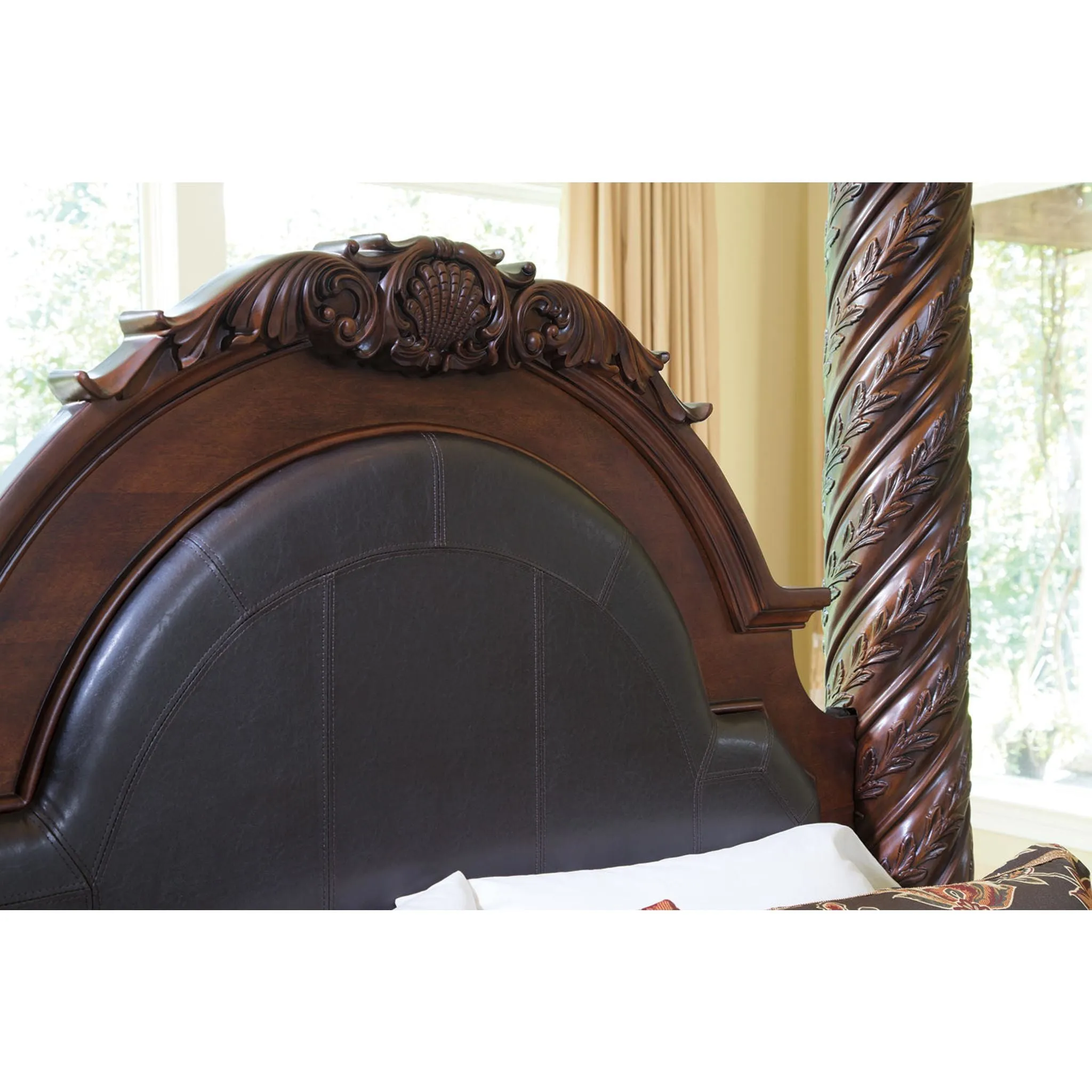 North Shore 5 Piece Queen Panel Bedroom