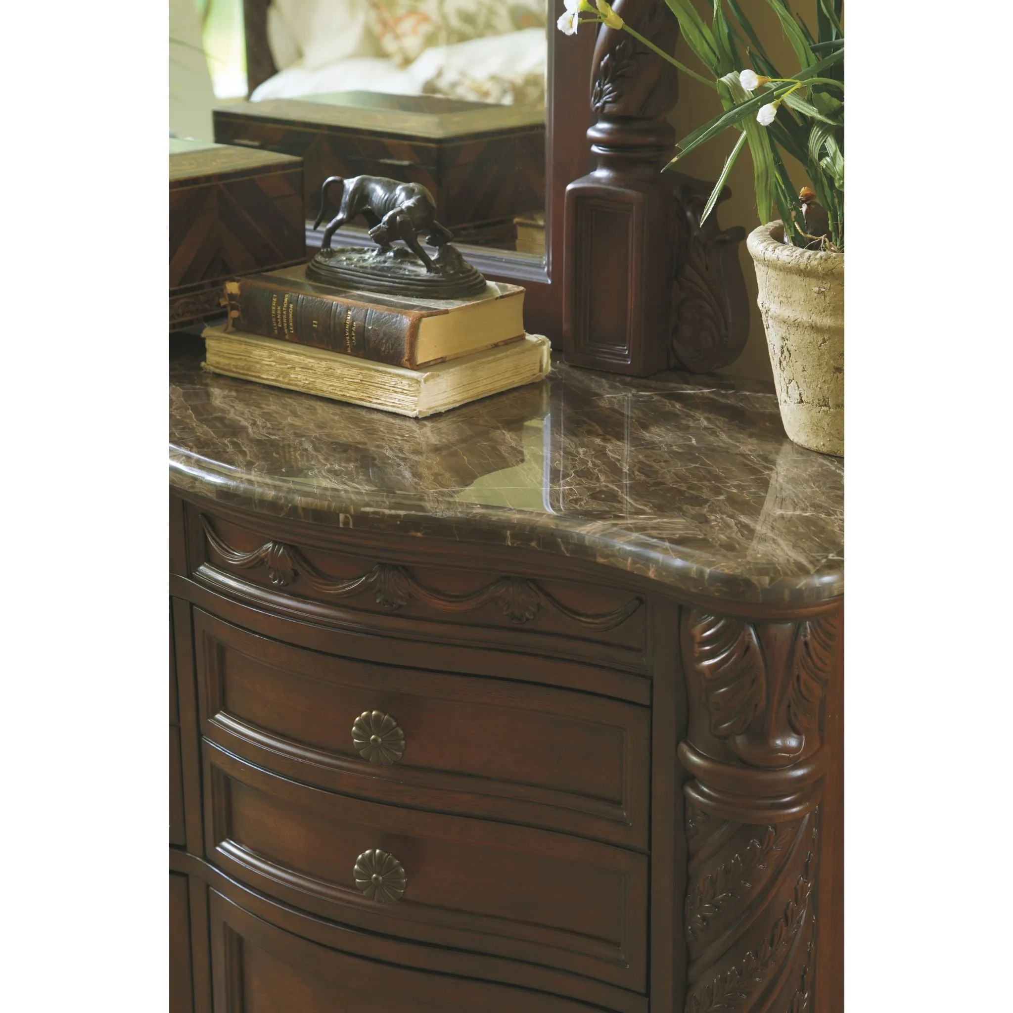 North Shore 5 Piece Queen Panel Bedroom