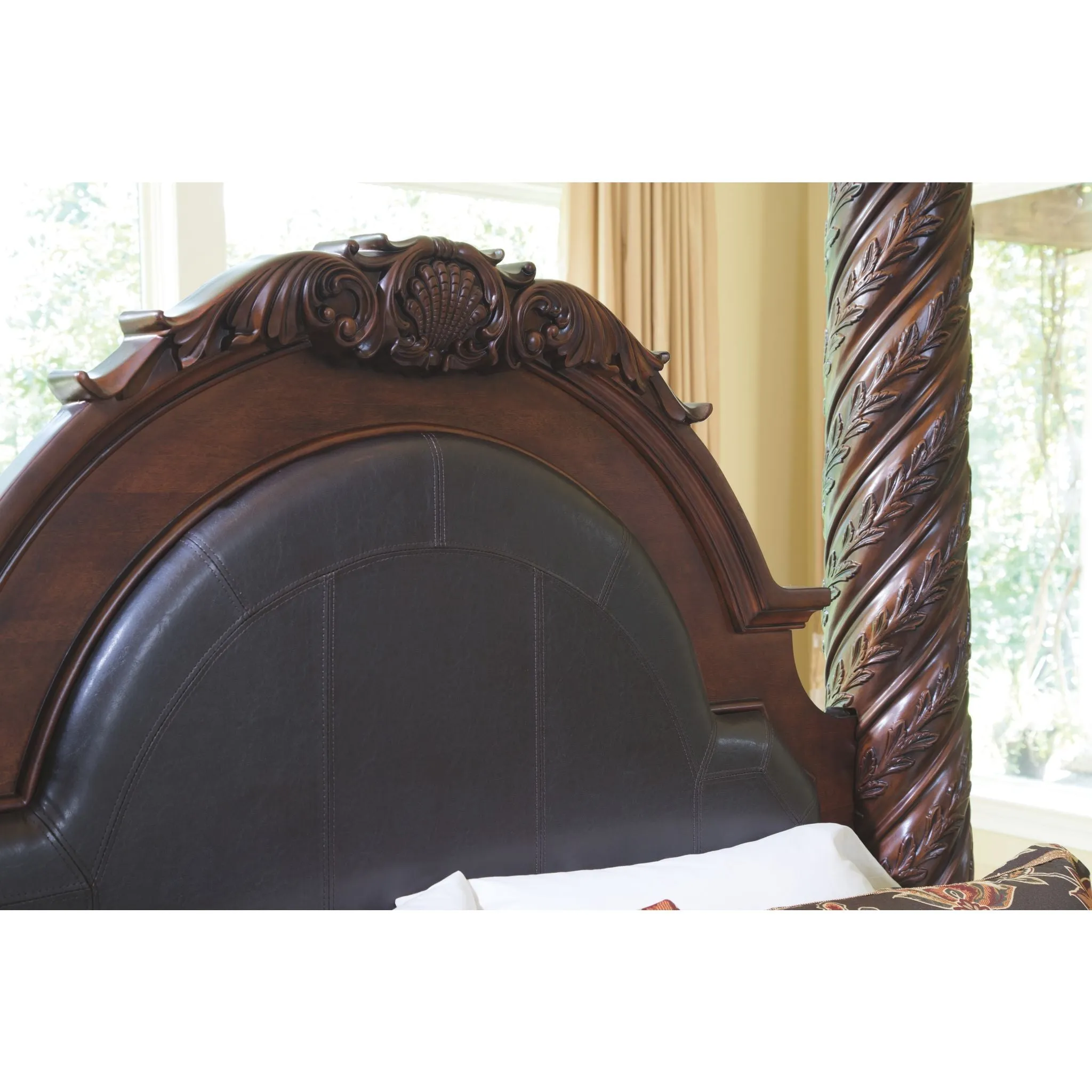 North Shore 5 Piece Queen Panel Bedroom