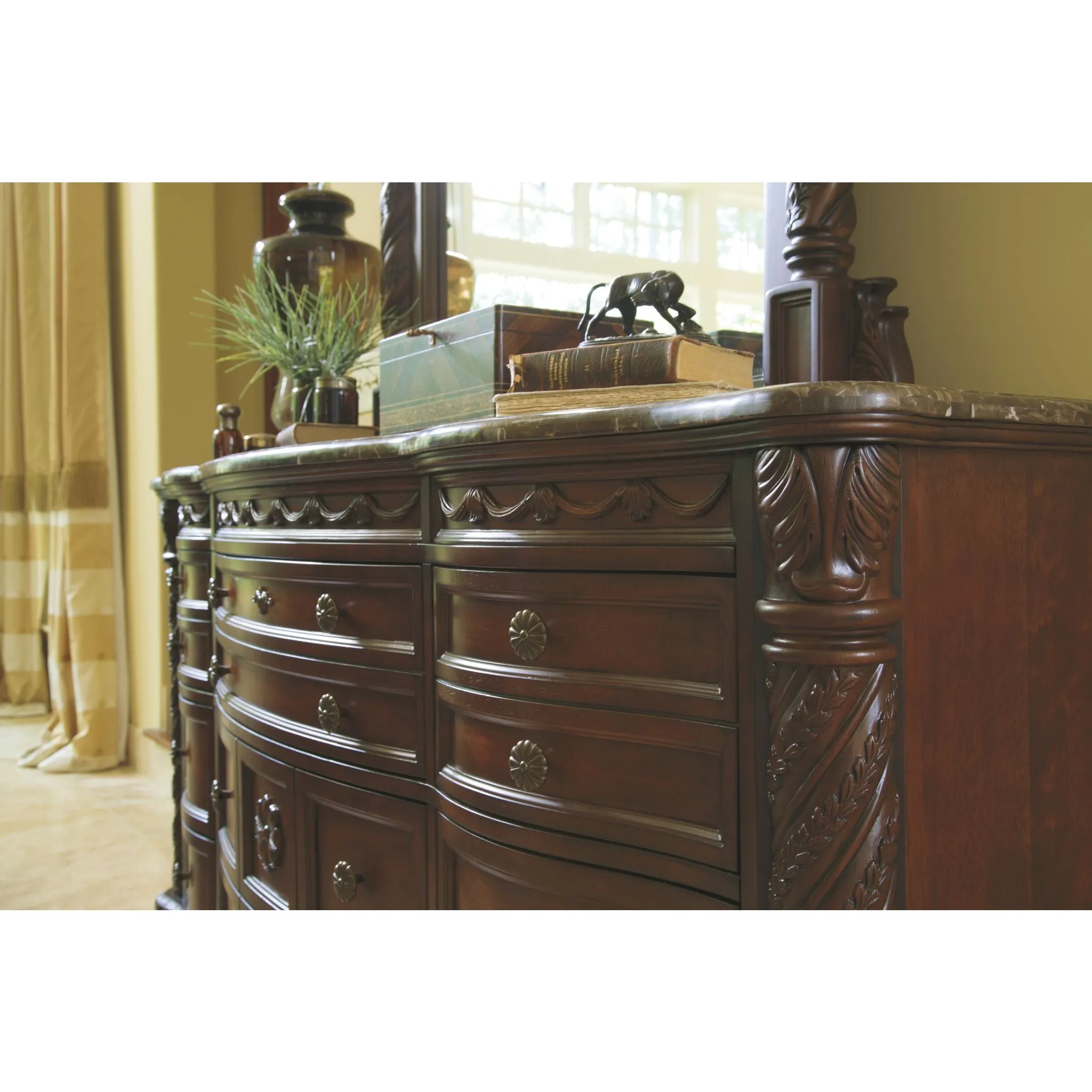 North Shore 5 Piece Queen Panel Bedroom