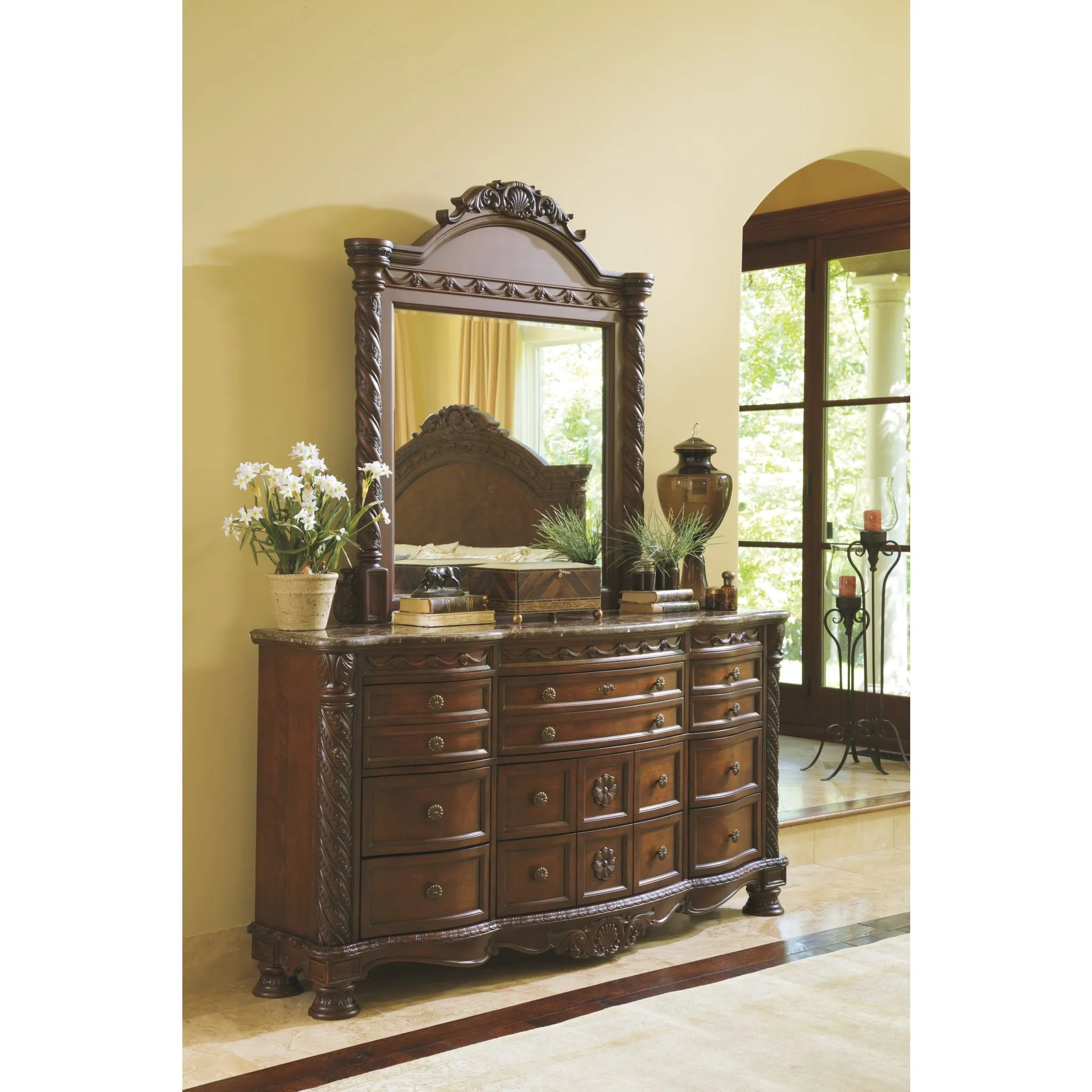 North Shore 5 Piece Queen Panel Bedroom