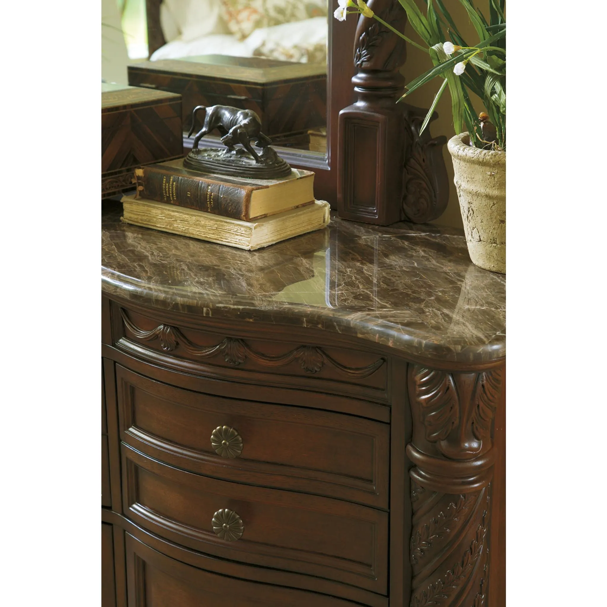 North Shore 5 Piece Queen Panel Bedroom