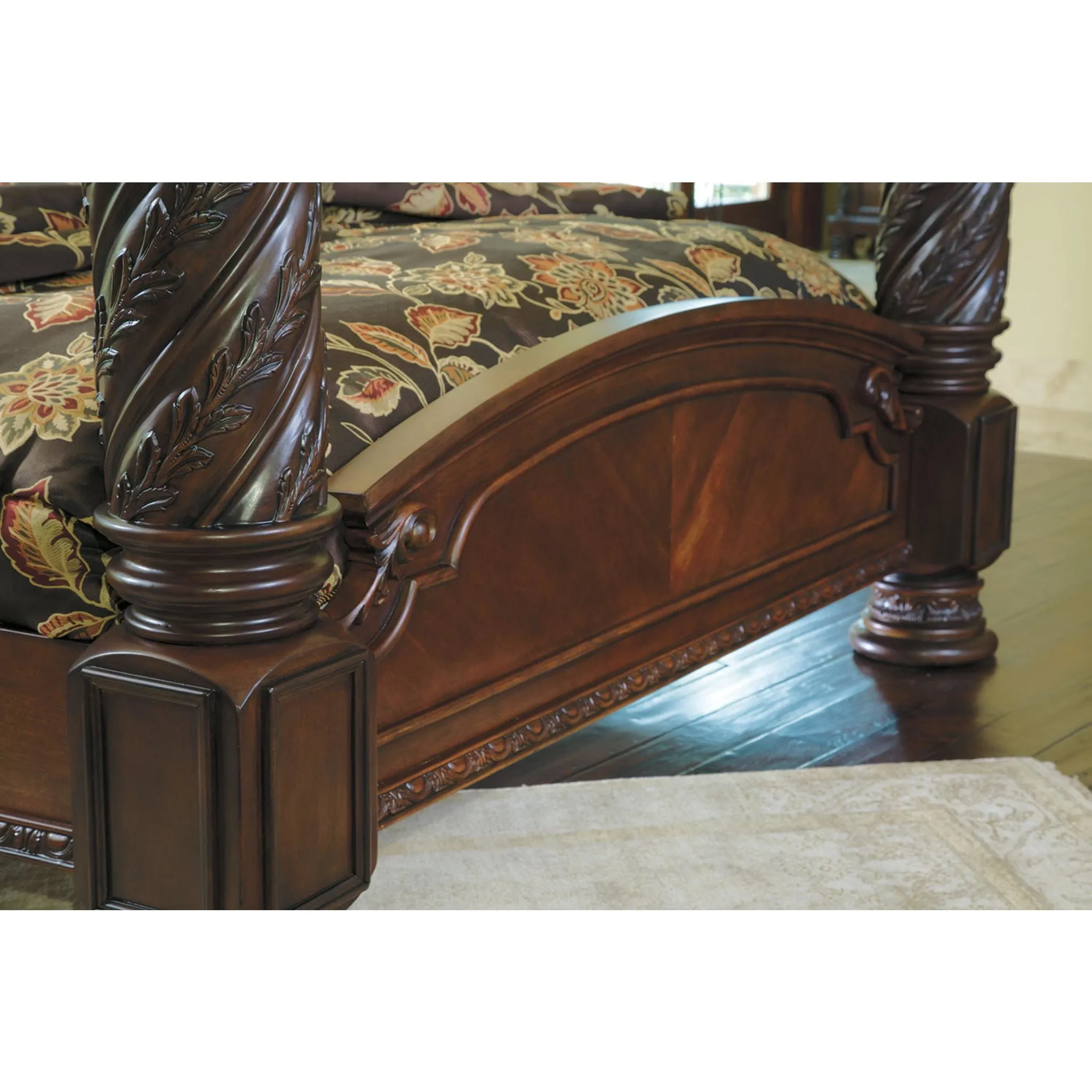 North Shore 5 Piece Queen Panel Bedroom