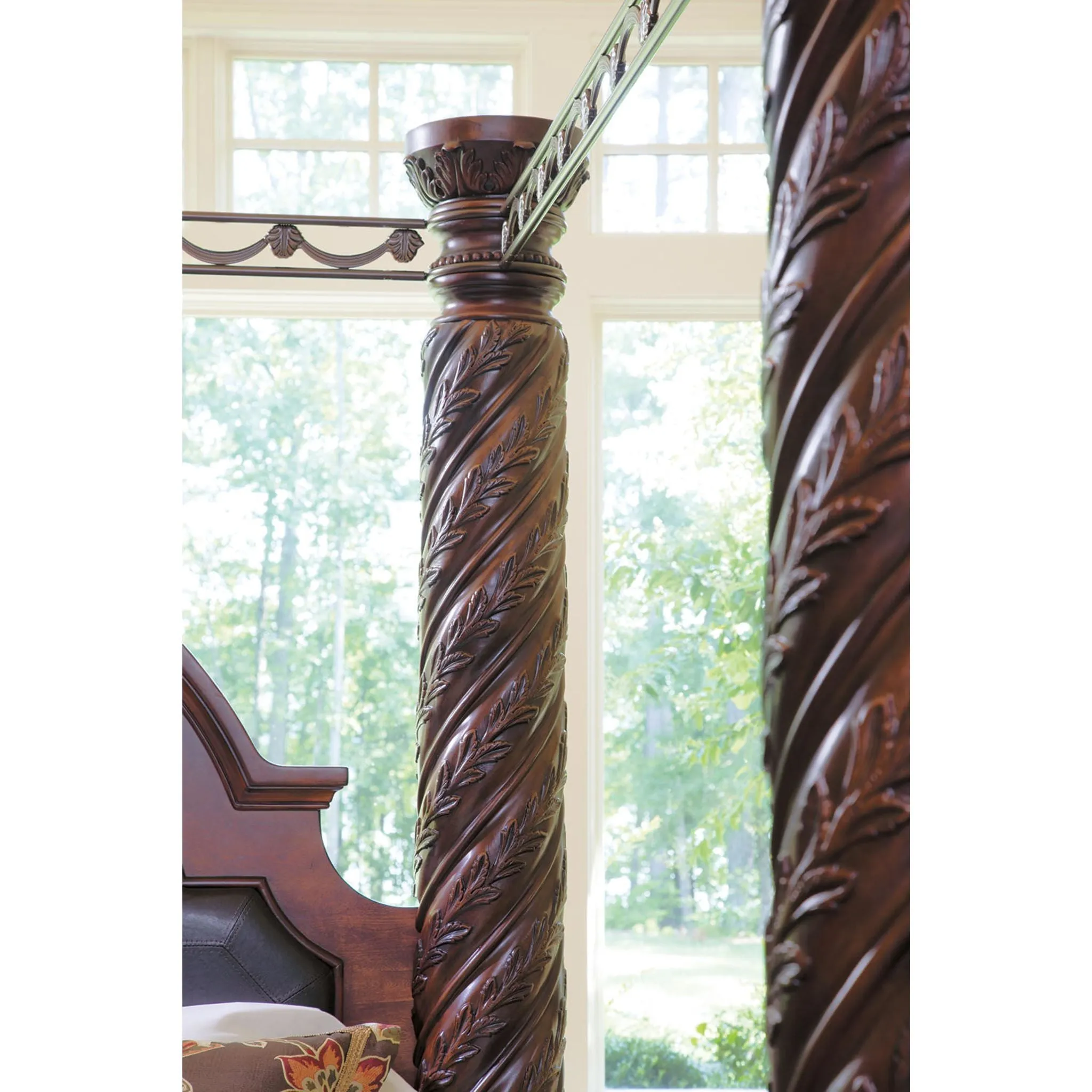 North Shore 5 Piece Queen Panel Bedroom