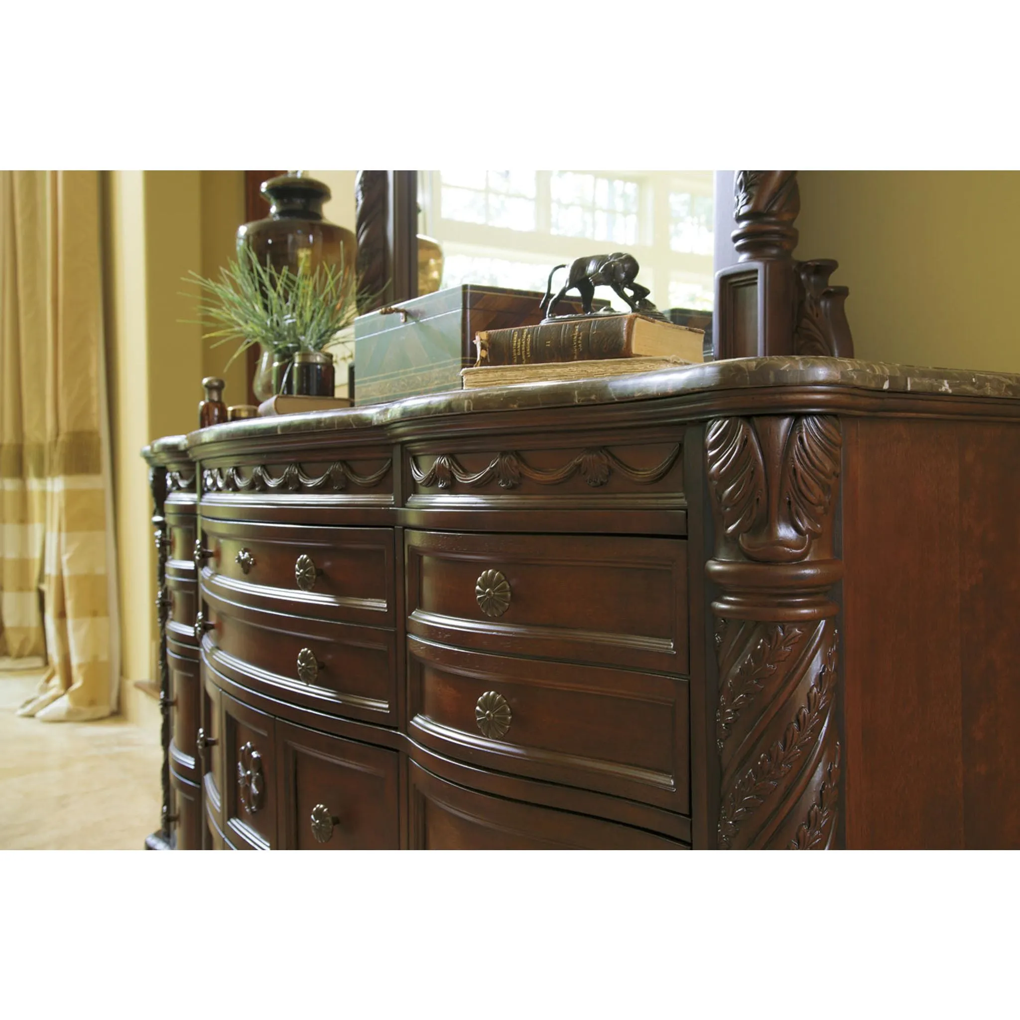 North Shore 5 Piece Queen Panel Bedroom