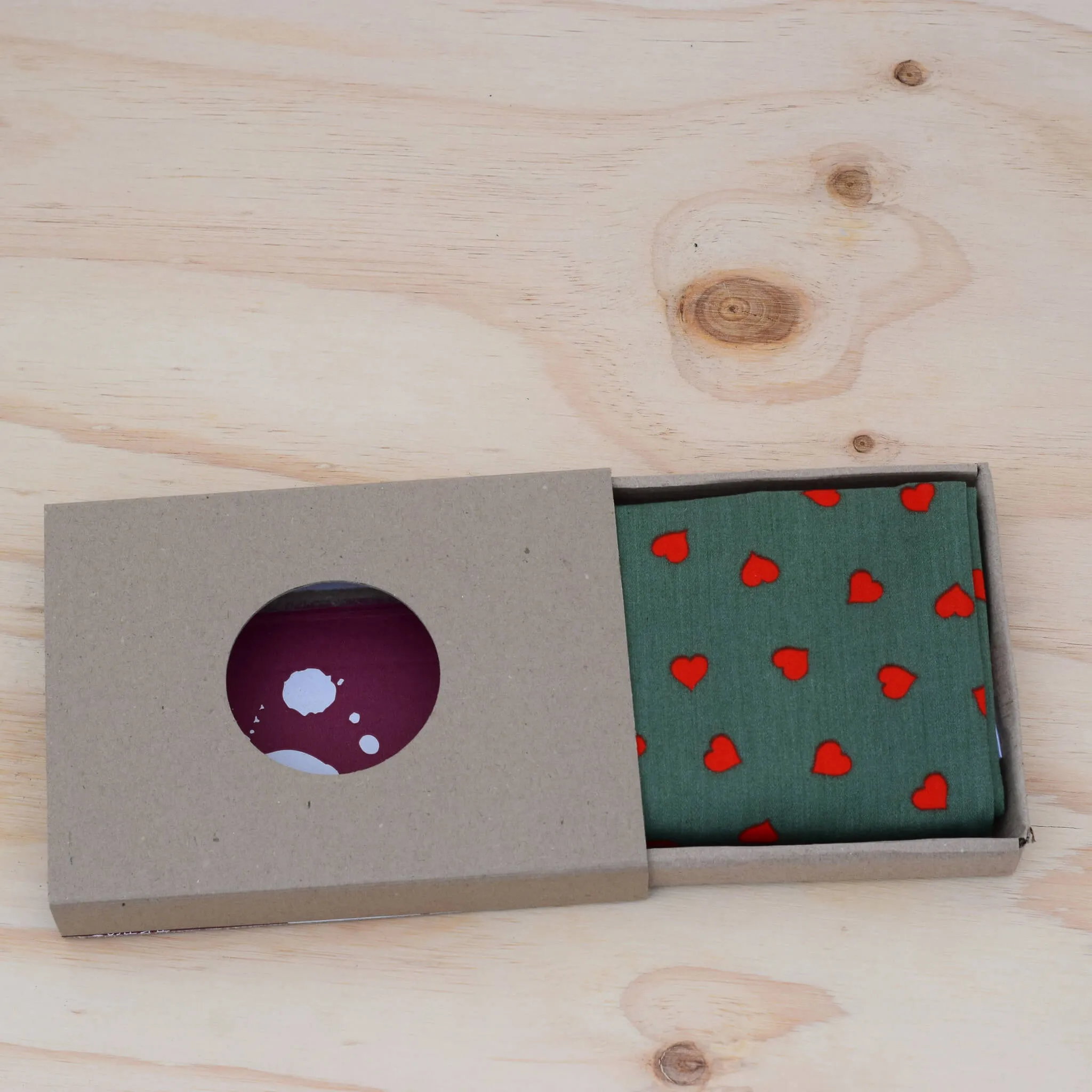 Tote Bag - Red hearts on green